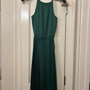 NWT Francesca’s Dark Green XS Dress with accordion bottom